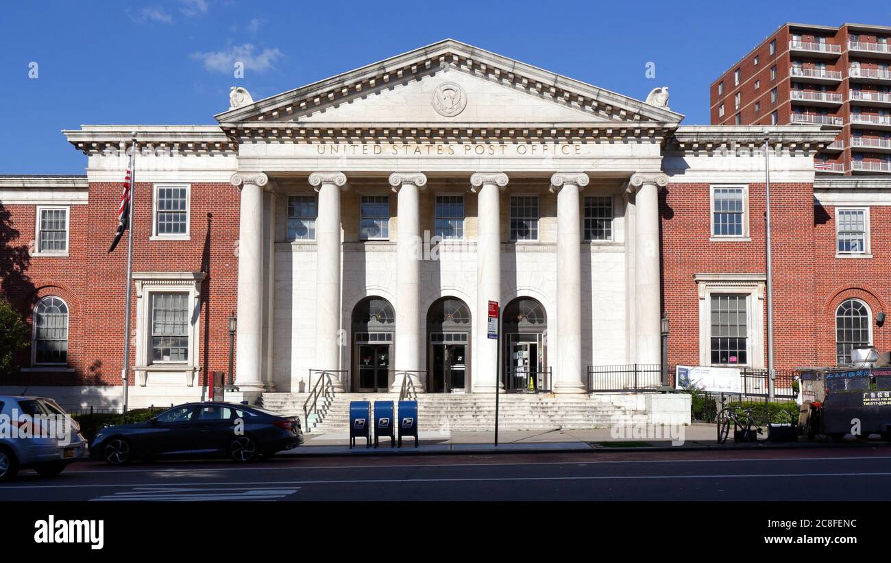 Bureau de poste des États-Unis, 41-65 main St, Flushing, NY, 11355. Extérieur d'un bureau de poste construit en 1934 par Dwight James Baum et William W. Knowles. Banque D'Images