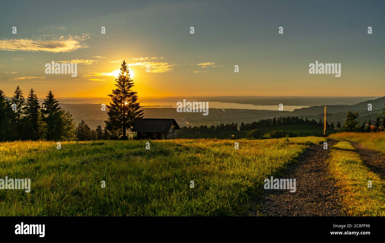 Sonnenuntergang über dem Bodensee, coucher de soleil sur le lac de Constance, belle vue d'une maison de vacances, Urlaub im Ländle, Gute Nacht, Vorarlberg Banque D'Images