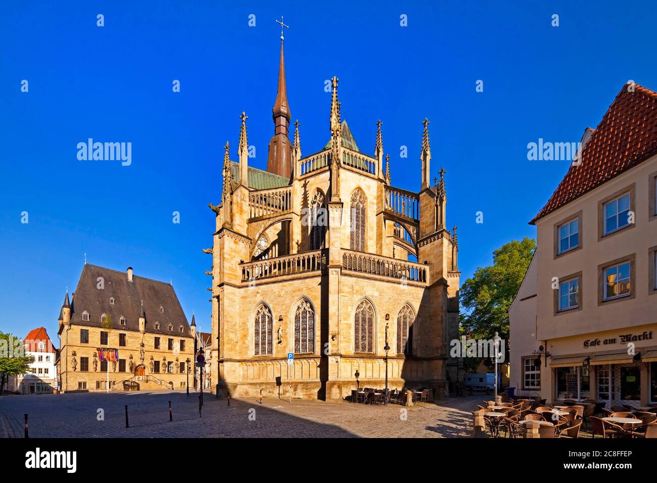 Eglise St Marien et hôtel de ville dans la vieille ville, Allemagne, Basse-Saxe, Osnabrueck Banque D'Images