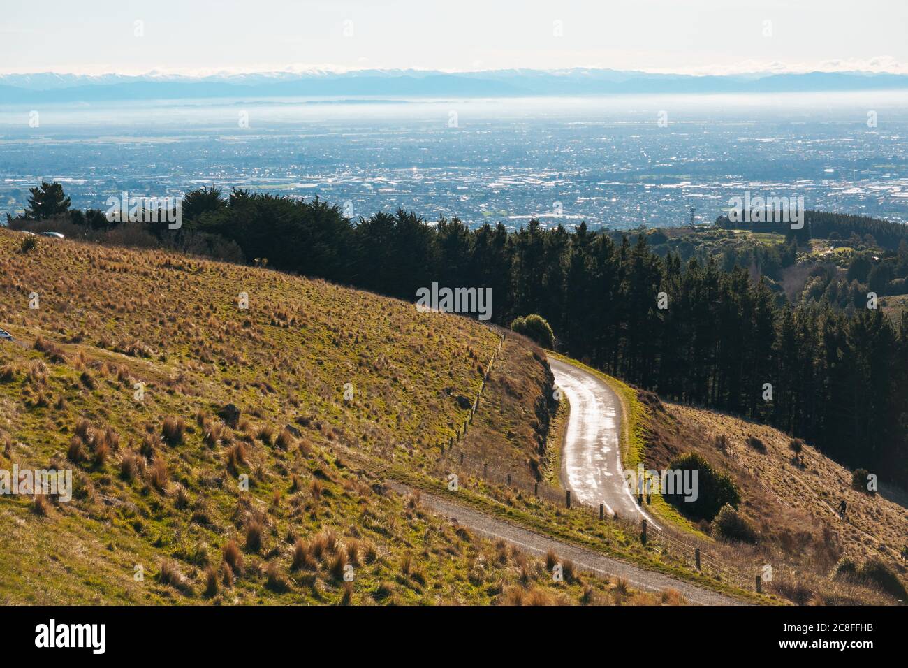 La route Summit Road qui s'enroule le long des collines de Port Hills à Christchurch, Nouvelle-Zélande Banque D'Images