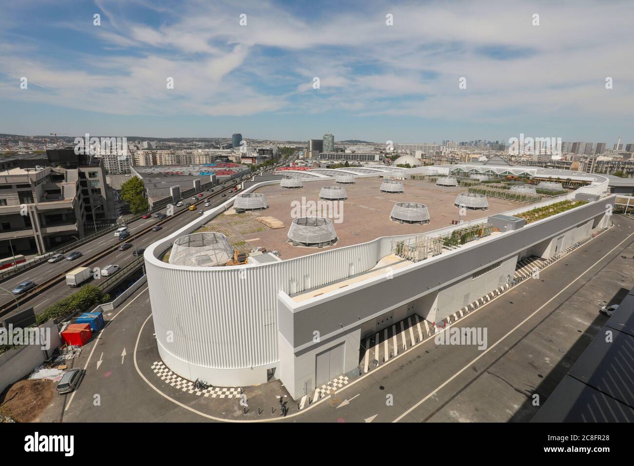 LA PLUS GRANDE FERME URBAINE DU MONDE ARRIVE SUR UN TOIT DE PARIS Banque D'Images