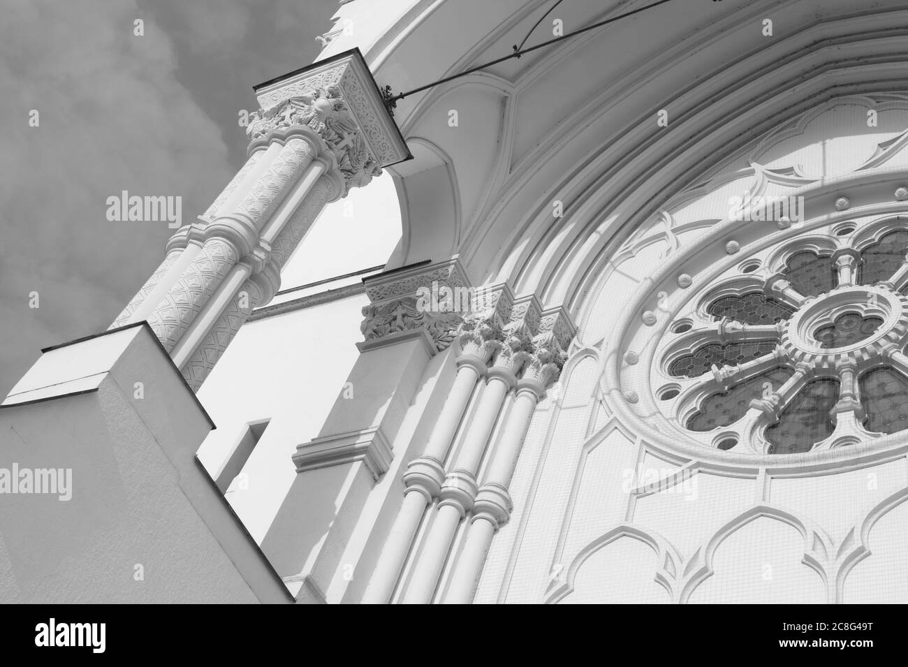 Eglise de l'Immaculée conception de la Vierge Marie, Ostrava, Privoz, République Tchèque / Tchéquie - détail de bâtiment blanc fait dans le style gothique de renaissance Banque D'Images