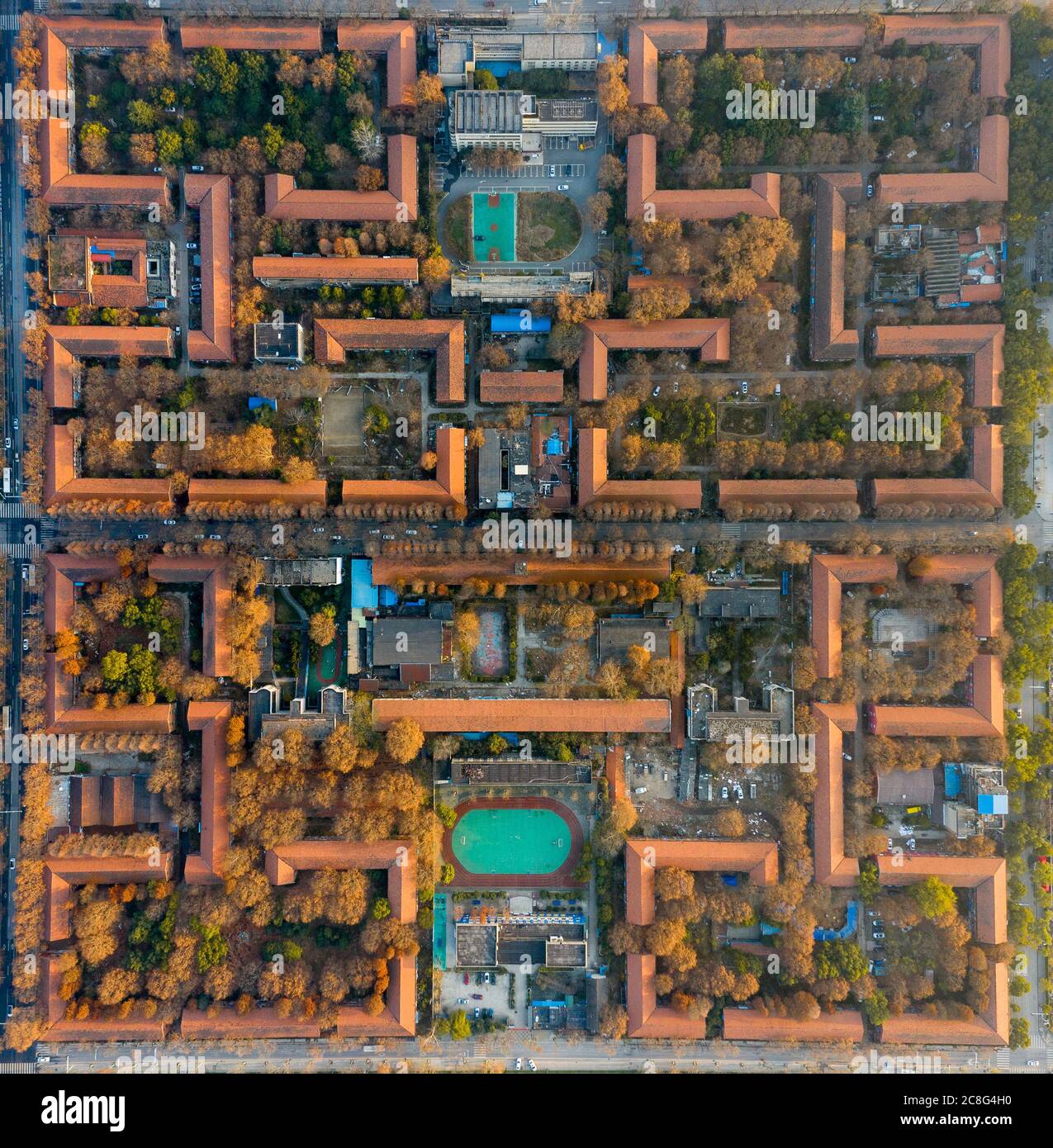 Vue de dessus de Wuhan Red Steel City depuis le drone.vue aérienne paysage urbain volant au-dessus de la ville de Honggang, province de Wuhan Hubei, Chine. Banque D'Images