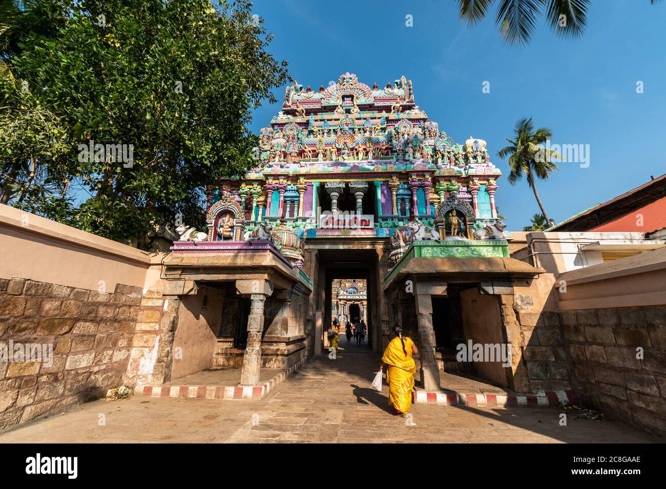 Trichy, Tamil Nadu, Inde - février 2020 : ancienne tour de temple colorée du complexe de temple de Jambukeshwar dans la ville de Tiruchirabout Banque D'Images