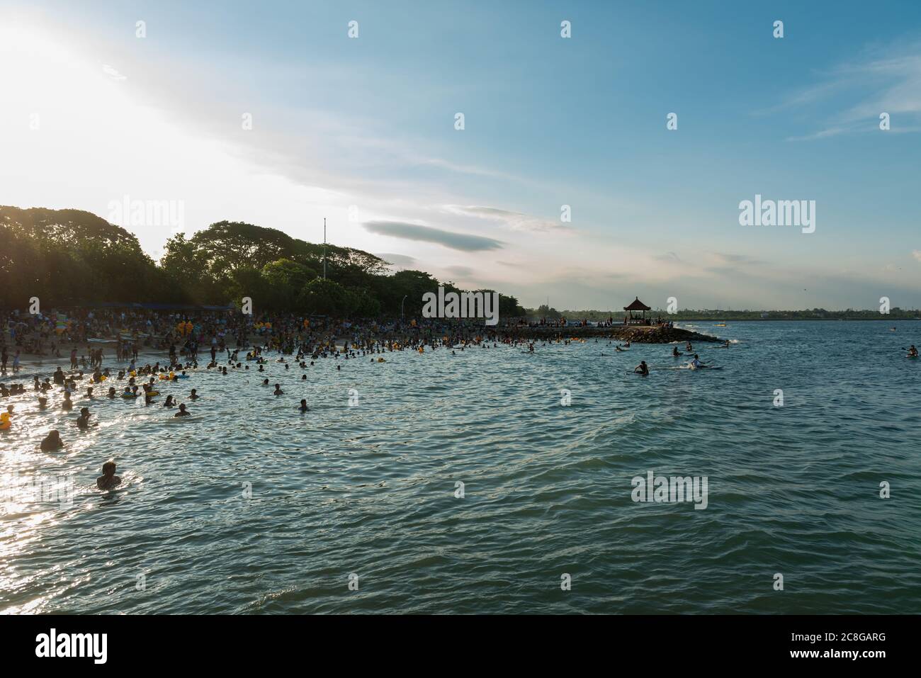 Vue sur les inconnus à la plage Banque D'Images