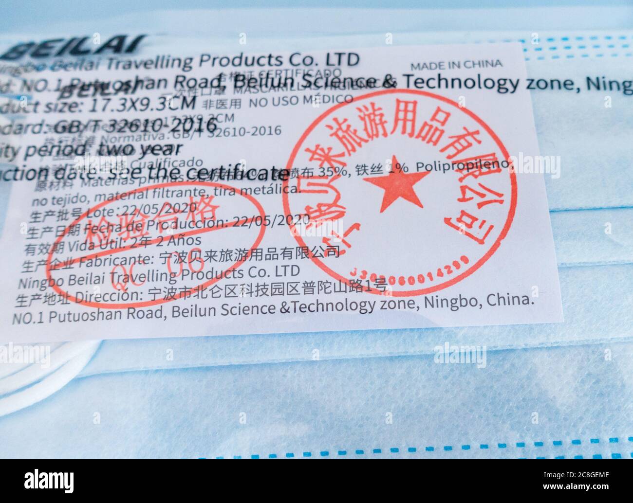 Lot de dix masques fabriqués en Chine. Banque D'Images