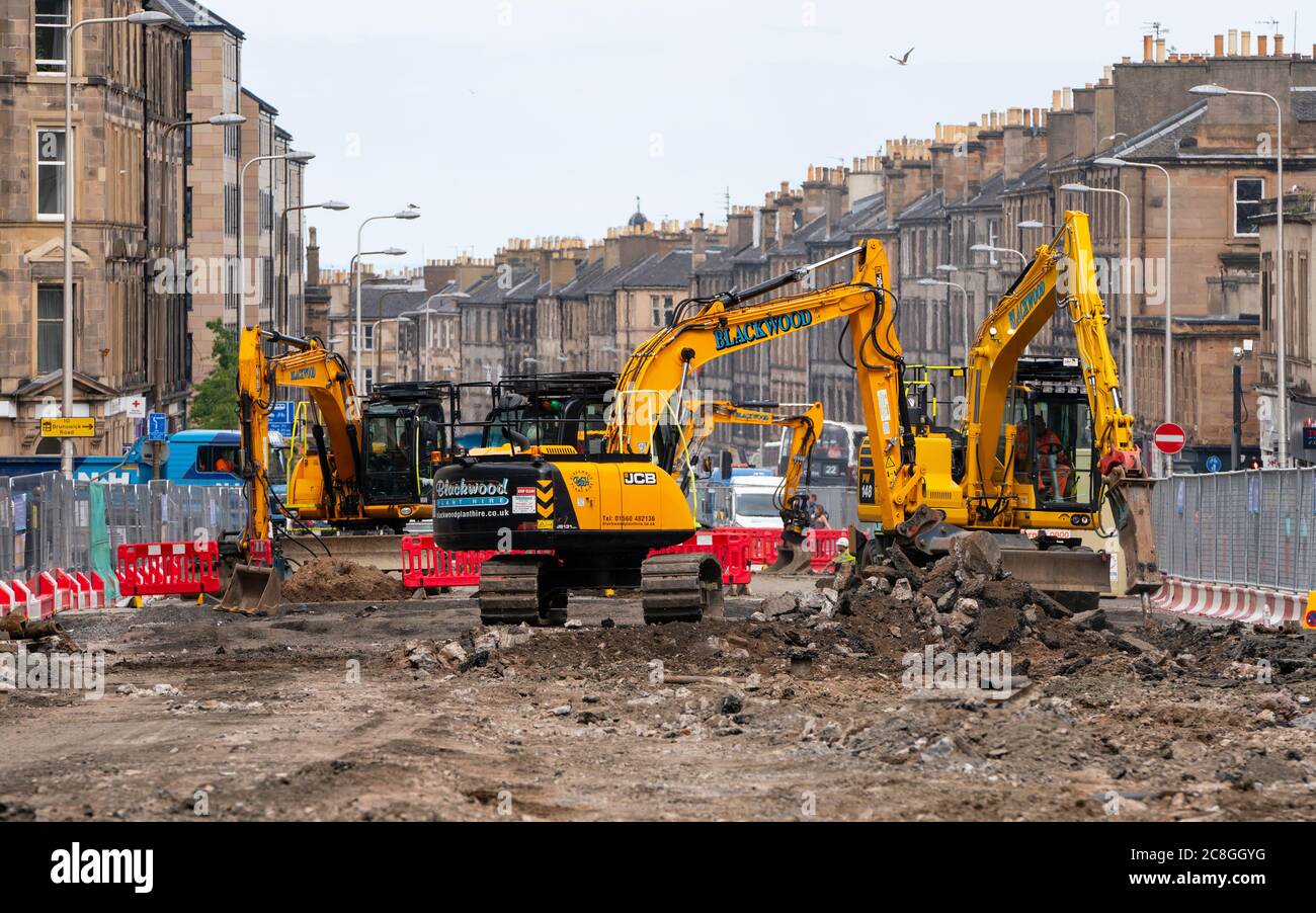 Edimbourg, Ecosse, Royaume-Uni. 24 juillet 2020. Des travaux de construction sont en cours sur la promenade Leith pour le nouveau prolongement du tramway d'Édimbourg vers Newhaven. Iain Masterton/Alay Live News Banque D'Images