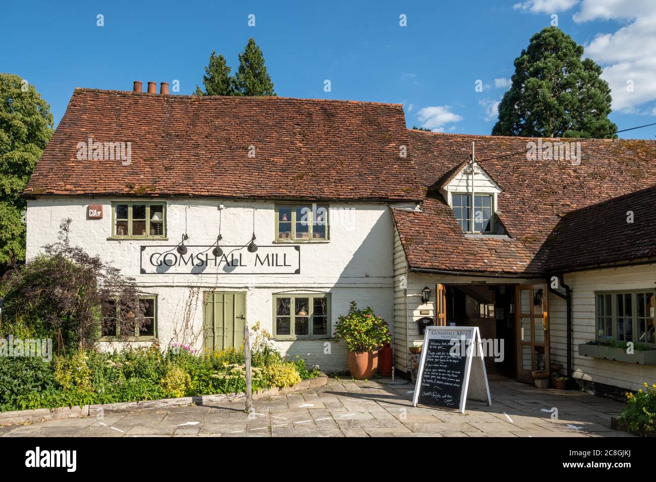Pub Gomleve Mill dans le village de Gomleve, Angleterre, au Royaume-Uni, en été ou en juillet Banque D'Images