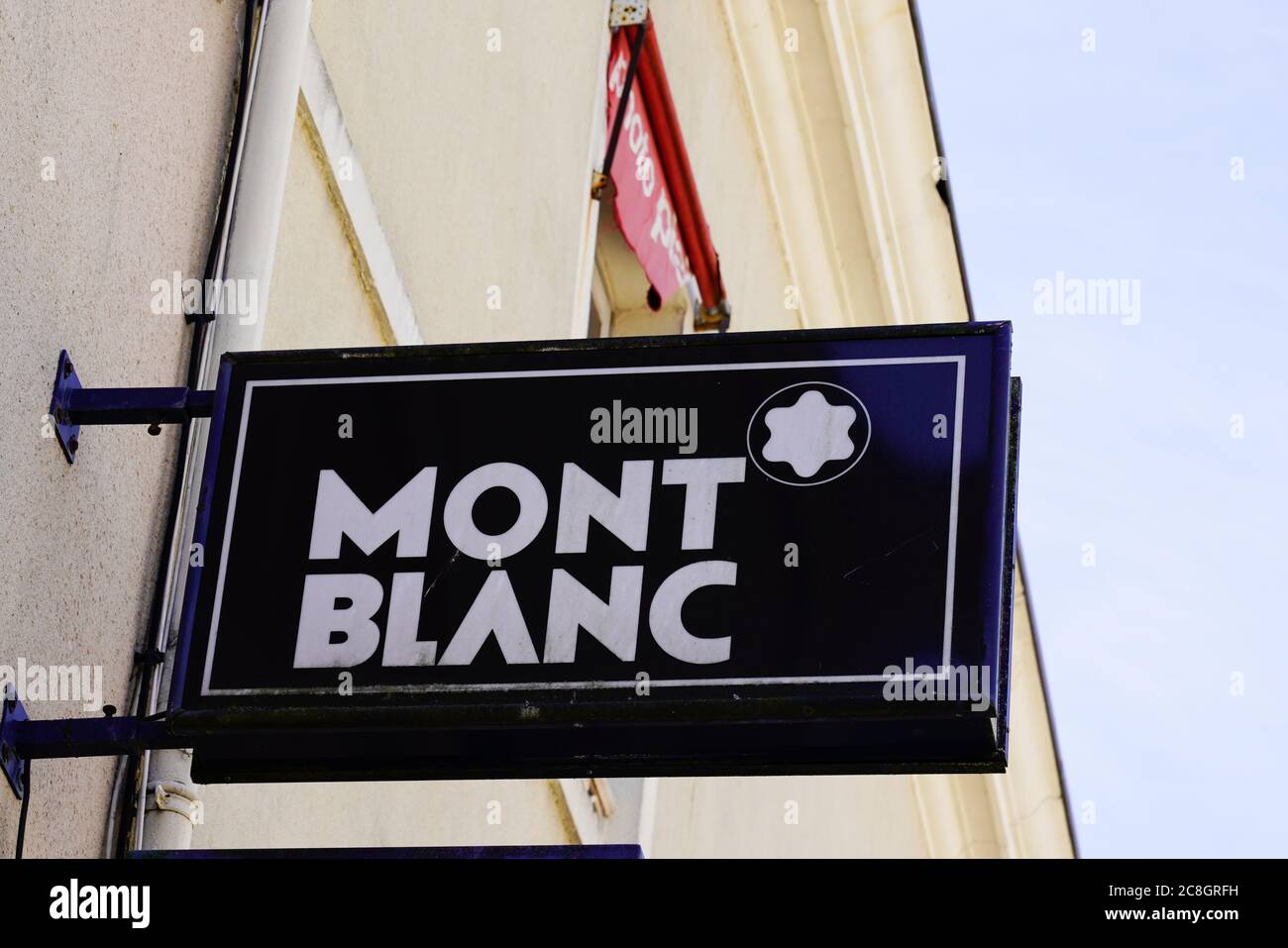 Bordeaux , Aquitaine / France - 07 22 2020 : Montblanc boutique signe et  texte logo de la marque de stylo magasin de luxe Photo Stock - Alamy