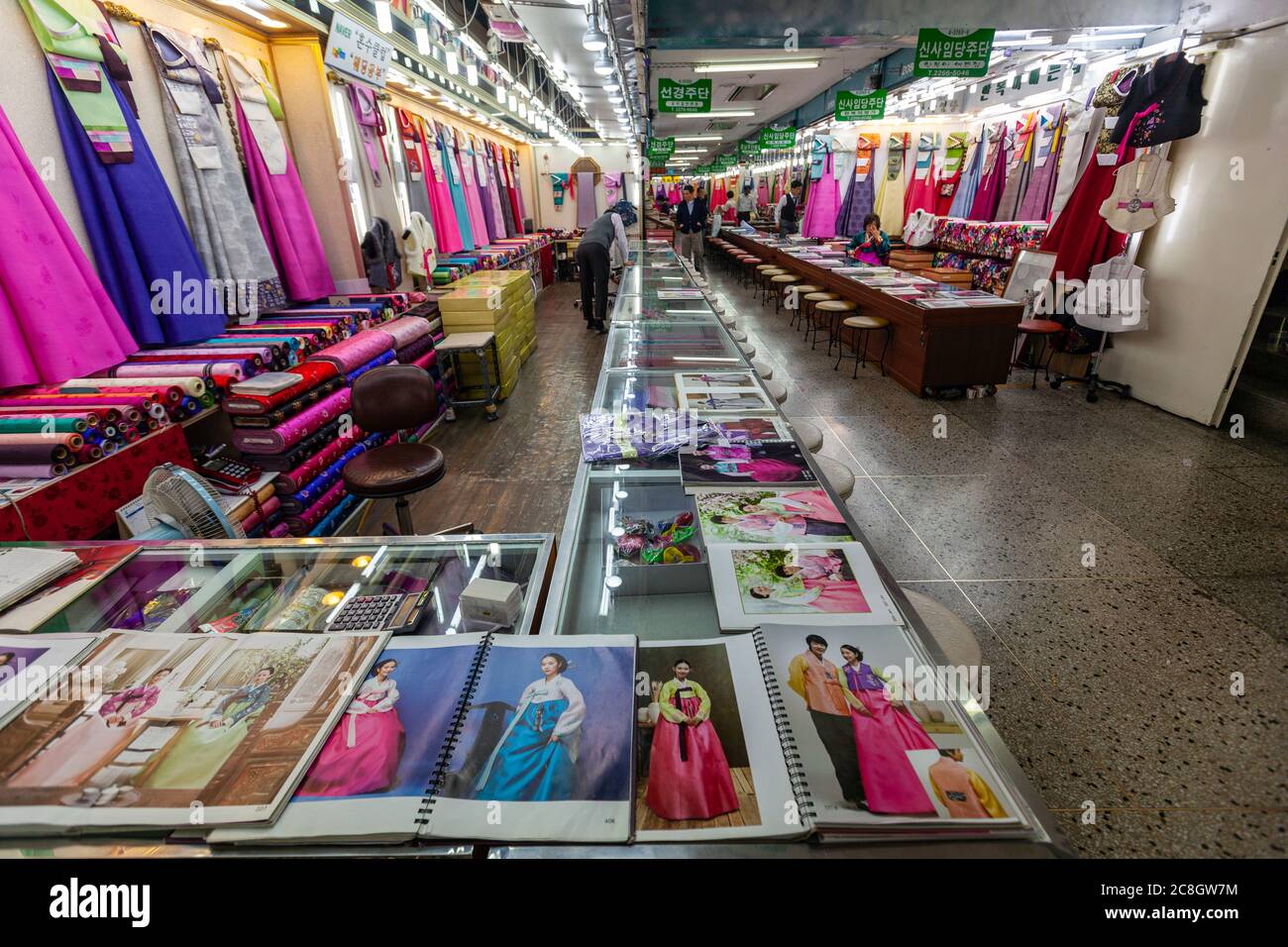 Magasin Hanbok, complexe commercial Dongdaemun, Séoul, Corée du Sud, Banque D'Images