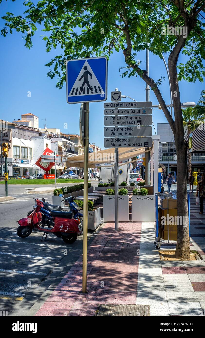 Panneaux touristiques et de voyage, Playa d'Aro, Costa Brava Banque D'Images