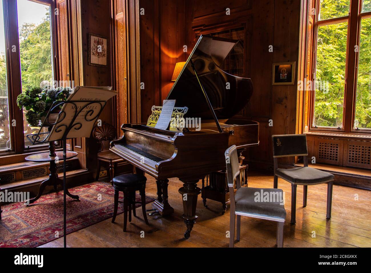 Golspie, ÉCOSSE : piano à queue ancien et ancien dans une maison élégante  Photo Stock - Alamy