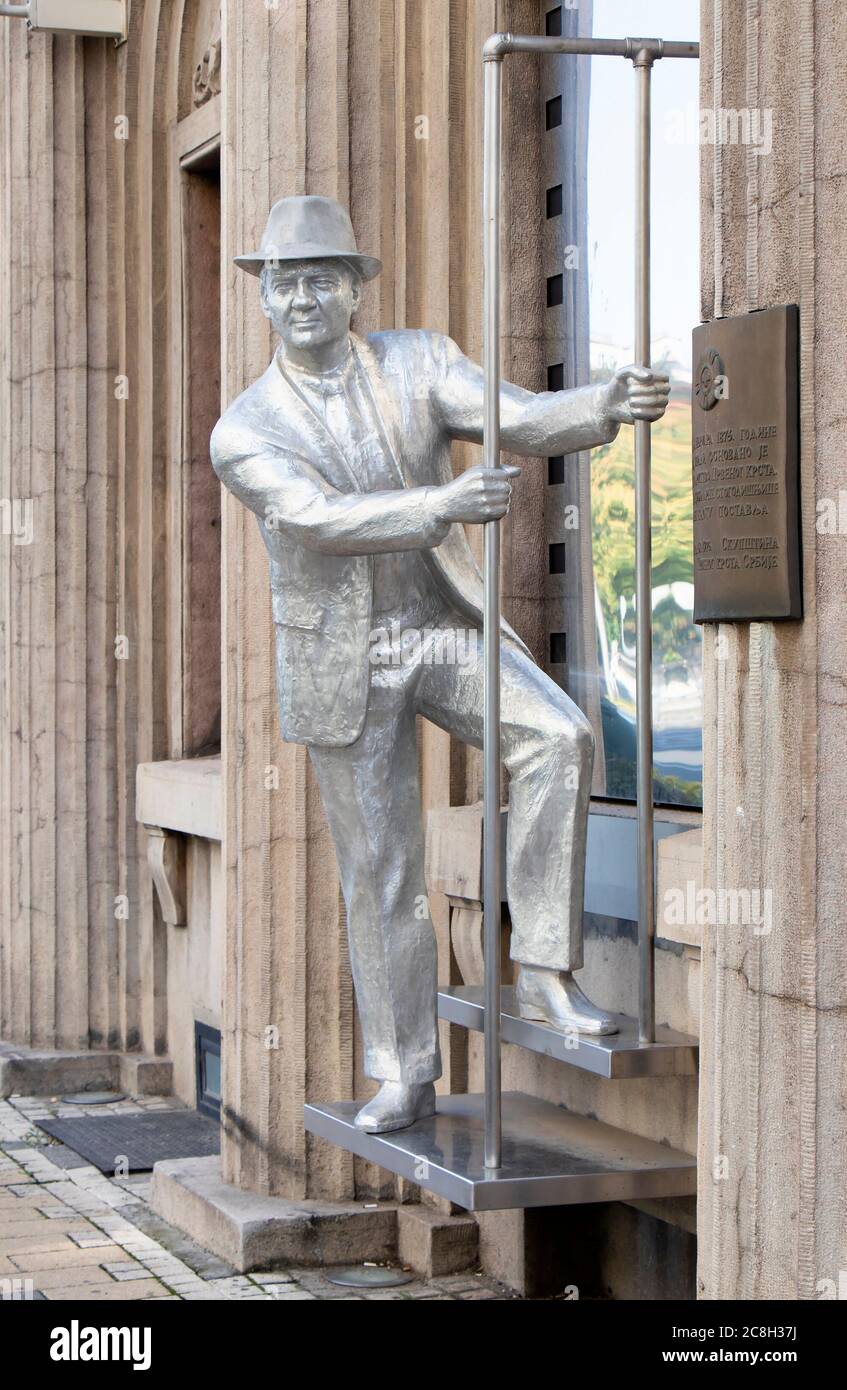 Belgrade, Serbie - 20 juillet 2020 : statue de l'acteur américain d'origine serbe Karl Malden , une œuvre de Zdravko Joksimovic, devant le film yougoslave ar Banque D'Images