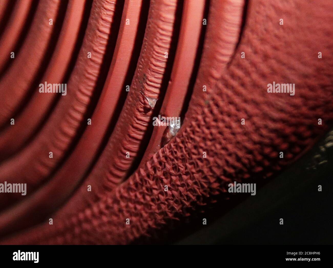 New York, États-Unis. 24 juillet 2020. L'histoire d'origine de la Air Jordan 1 High « Shlamed Backboard », un sneaker signé à porter le gibier, contient un verre brisé provenant du fond brisé résultant d'une Dunk Jordan dans un jeu de 1985, qui sera bientôt mis aux enchères pour la Air : Michael Jordan Game-Tepen and Player exclusive Sneaker Rarities collection à Christie's à New York le vendredi 24 juillet 2020. Photo de John Angelillo/UPI crédit: UPI/Alay Live News Banque D'Images