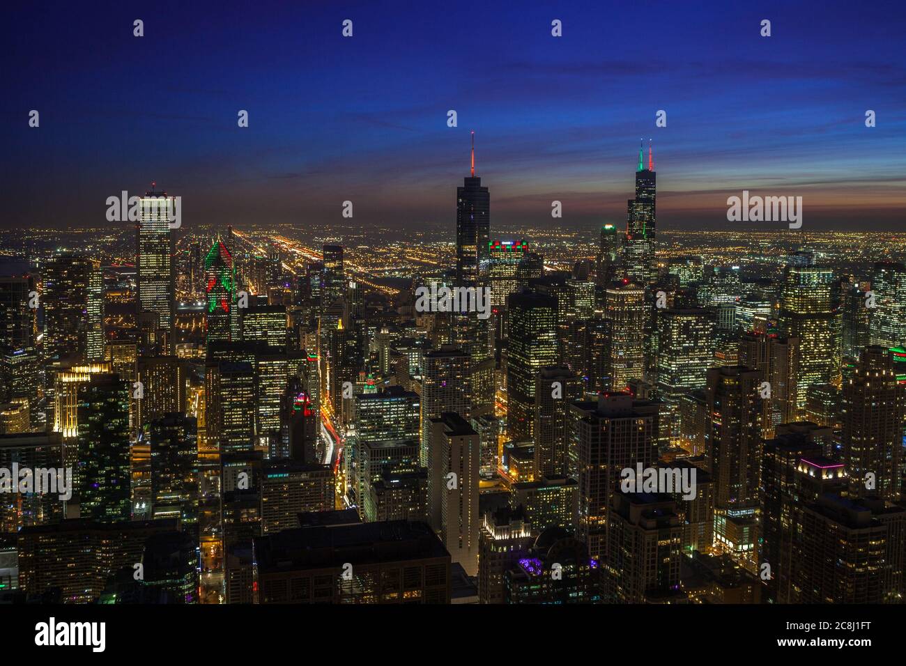 Vue aérienne du centre-ville de Chicago au crépuscule Banque D'Images