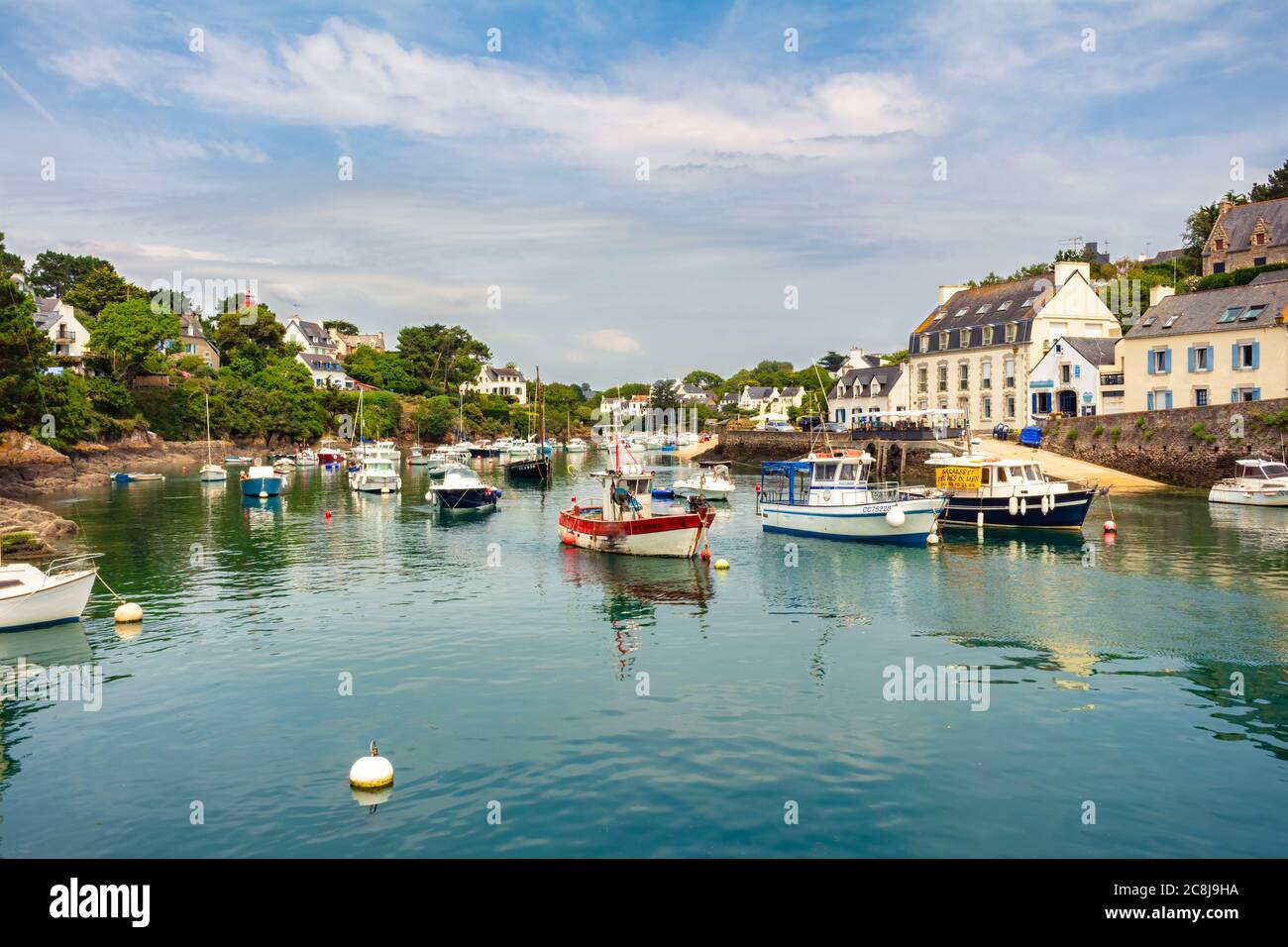 PORT DE DOËLAN, BRETAGNE, FRANCE : l'un des rares ports qui préservent toutes les coutumes des ports de pêche bretons typiques. Banque D'Images