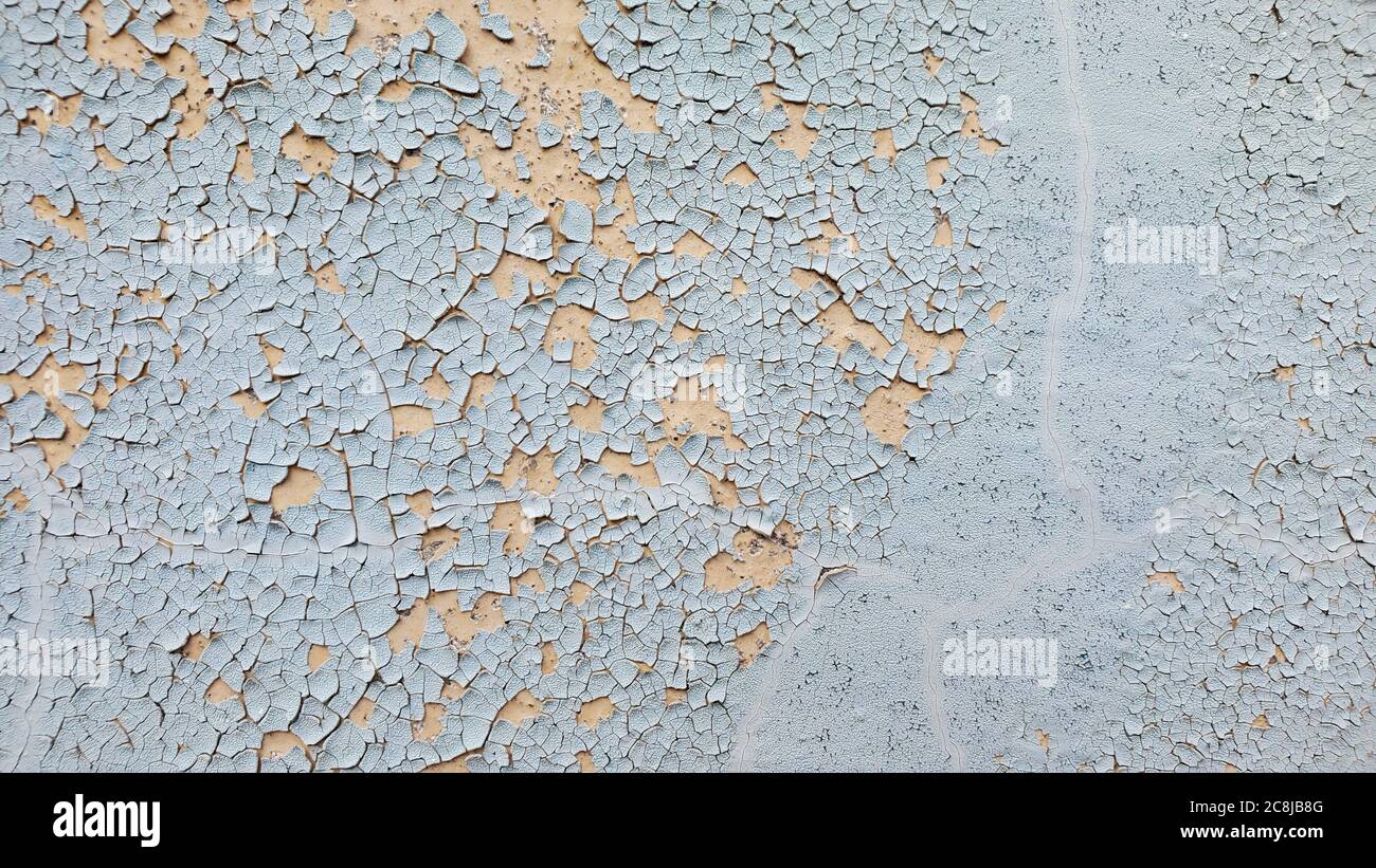 Arrière-plan bicolore beige gris avec surface fissurée et espace de copie. Peau sèche froissée et peeling concept Banque D'Images