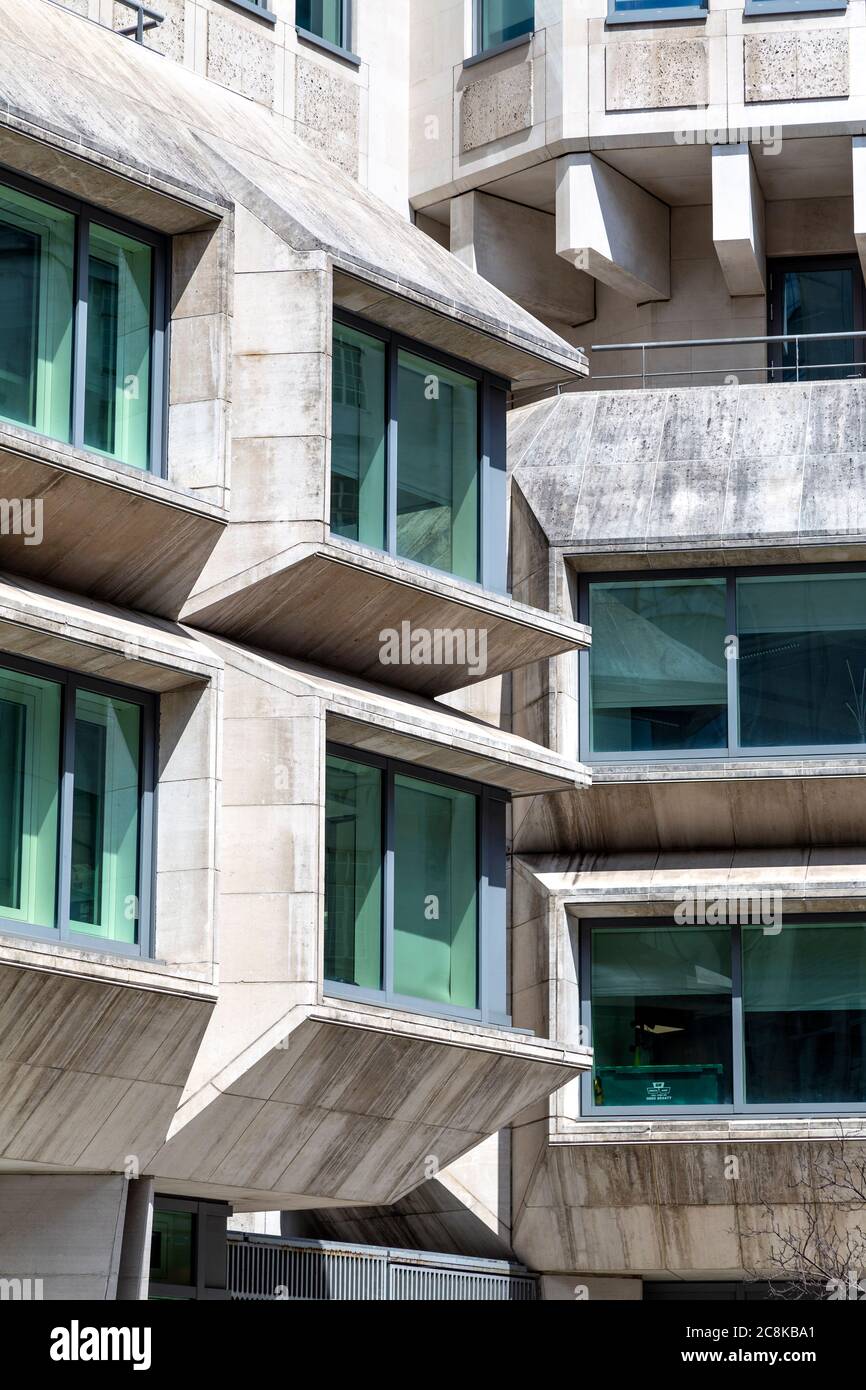 102 Petty France immeuble brutaliste abritant le ministère de la Justice, Londres, Royaume-Uni Banque D'Images