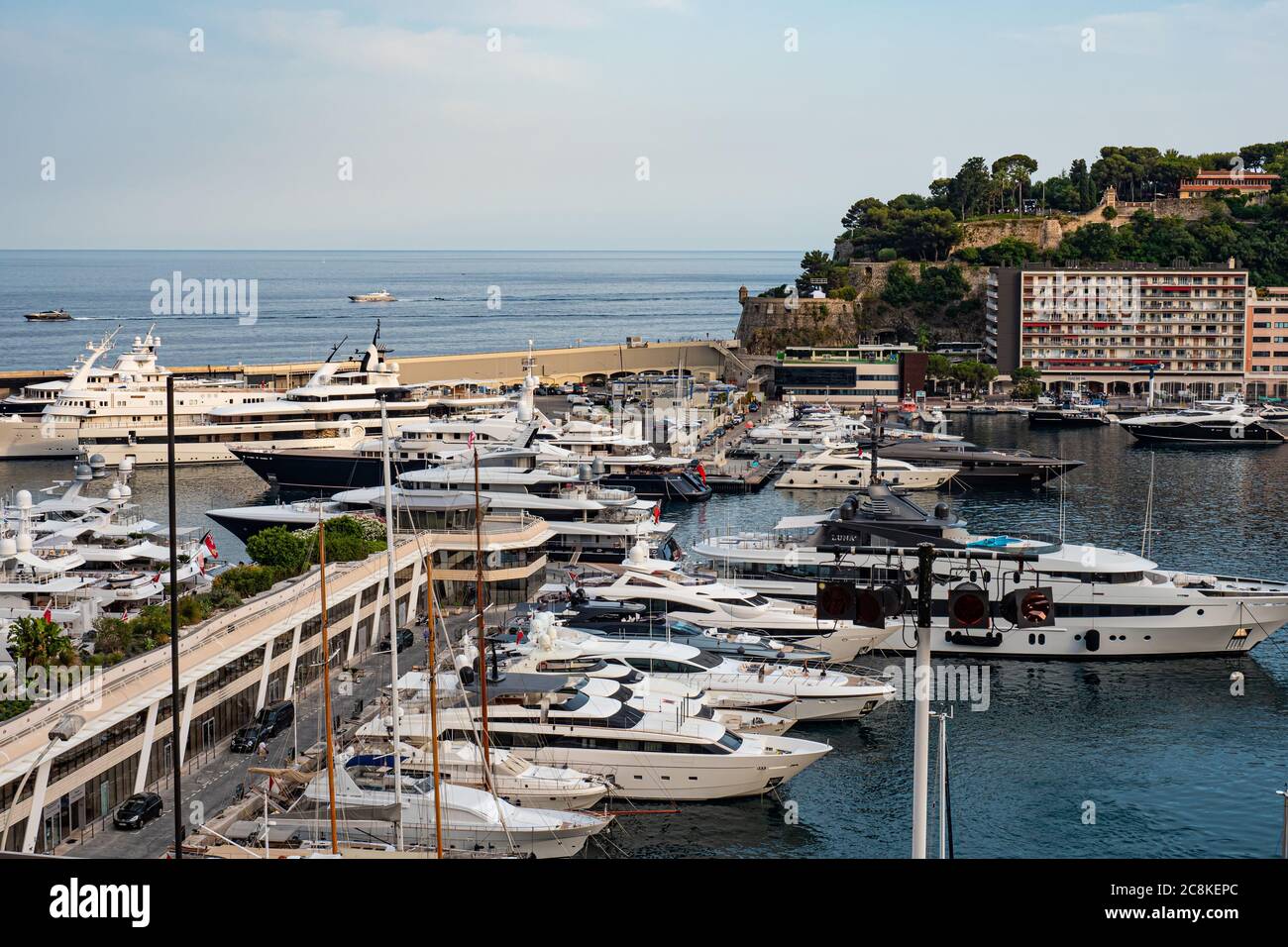 Port de Monte Carlo à Monaco - VILLE DE MONTE CARLO, MONACO - 11 JUILLET 2020 Banque D'Images