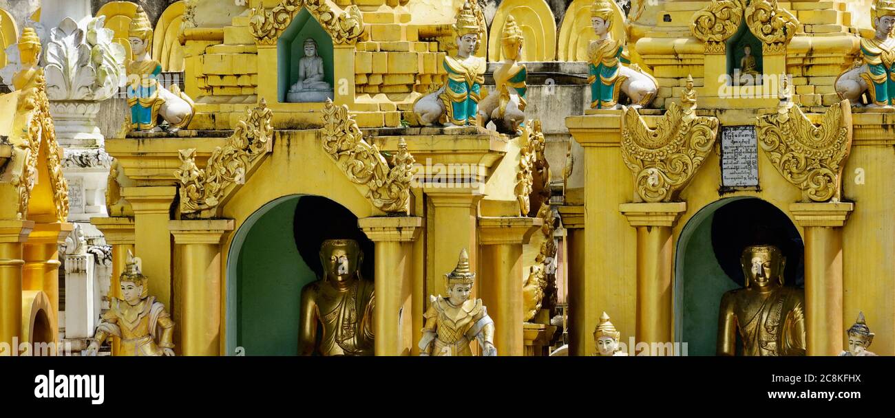 Statues de Buddhas dans la Pagode Shwedagon. Yangon, Myanmar, officiellement Birmanie Banque D'Images