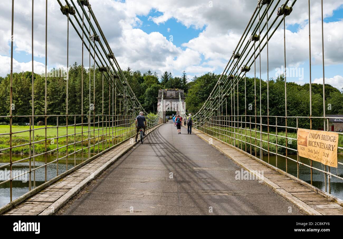 Pont suspendu Union, pont en chaîne de fer forgé de 200 ans, frontière anglaise écossaise au-dessus de River Tweed, Royaume-Uni Banque D'Images