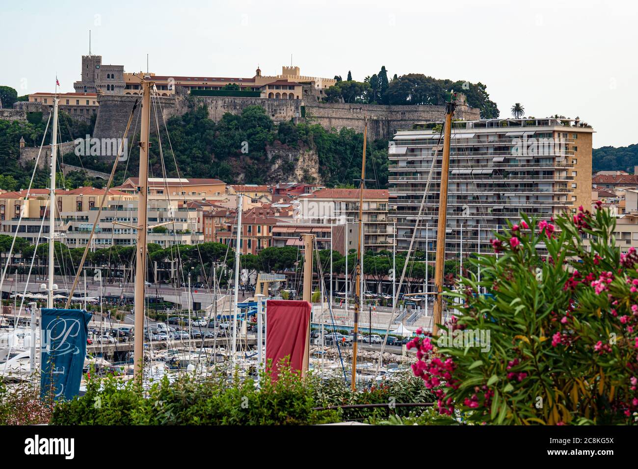 Port de Monte Carlo à Monaco - VILLE DE MONTE CARLO, MONACO - 11 JUILLET 2020 Banque D'Images
