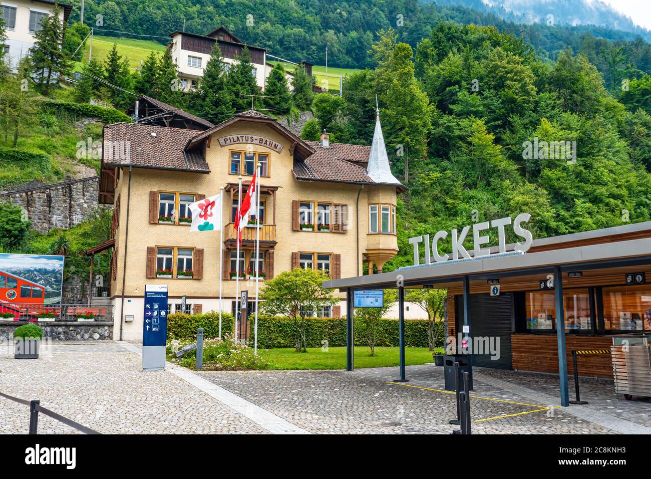 Train Pilatus - le chemin de fer à crémaillère le plus raide au monde - ALPNAC HSTAD, SUISSE - 15 JUILLET 2020 Banque D'Images