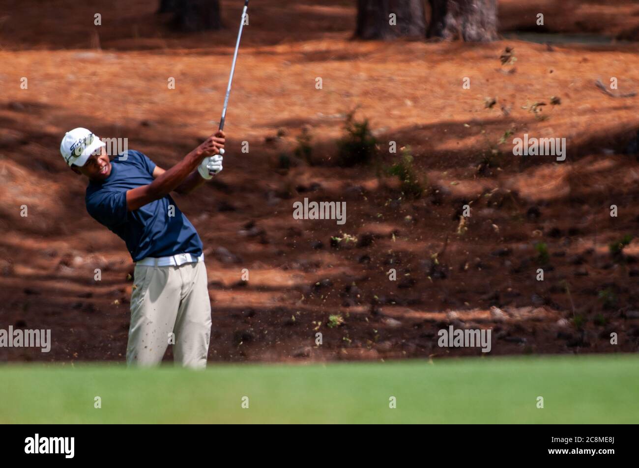 Village de Pinehurst, Caroline du Nord, États-Unis. 25 juillet 2020. SOLOMON PETRIE, d'Akron, Ohio, est sorti de la crise dans la région naturelle lors de la dernière partie du championnat du monde de Teen de golf pour enfants des États-Unis (Boys 15-18) au célèbre Pinehurst No 2, dans le village de Pinehurst, Caroline du Nord. Chaque année, le Championnat du monde de Teen accueille des golfeurs âgés de 18 à 7 ans dans la région de Pinehurst. Ces cours, cet événement et la communauté dans son ensemble ont permis à la prochaine génération golfÃs de stars de briller. Crédit : ZUMA Press, Inc./Alay Live News Banque D'Images