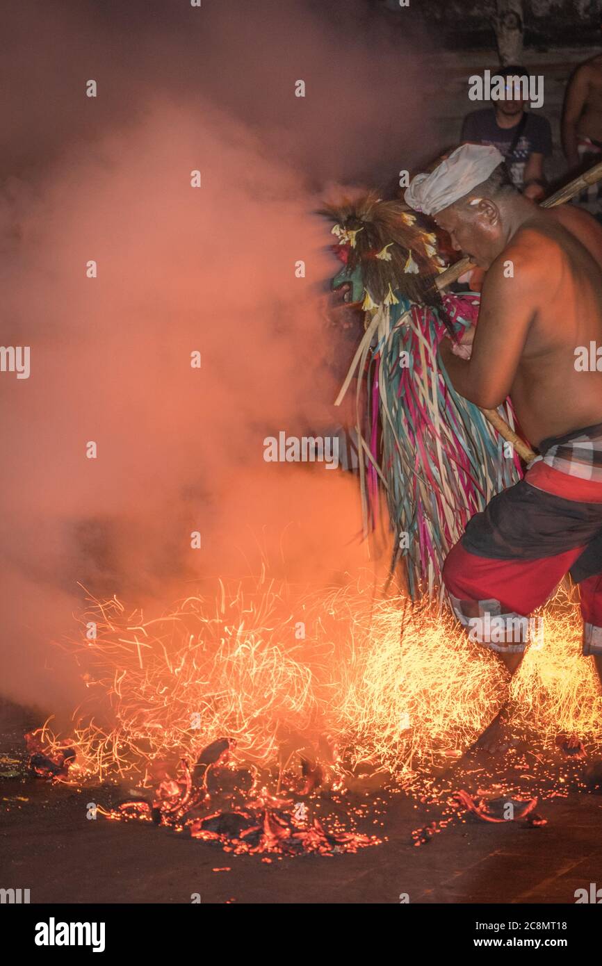 Danse de feu de Kecak balinaise Banque D'Images