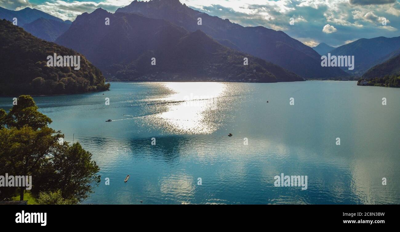 Lac de Ledro dans la vallée de Ledro, Trentin-Haut-Adige, nord de l'Italie, Europe. Ce lac est l'un des plus beaux de l'italie du nord Banque D'Images