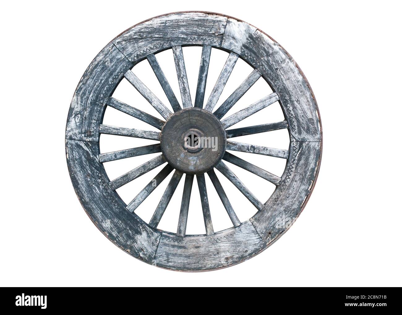 ancienne roue en bois isolée sur fond blanc Banque D'Images