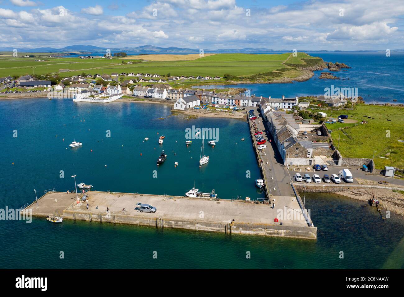 Vue aérienne de l'île de Whithorn et du port, Dumfries & Galloway, Écosse. Banque D'Images