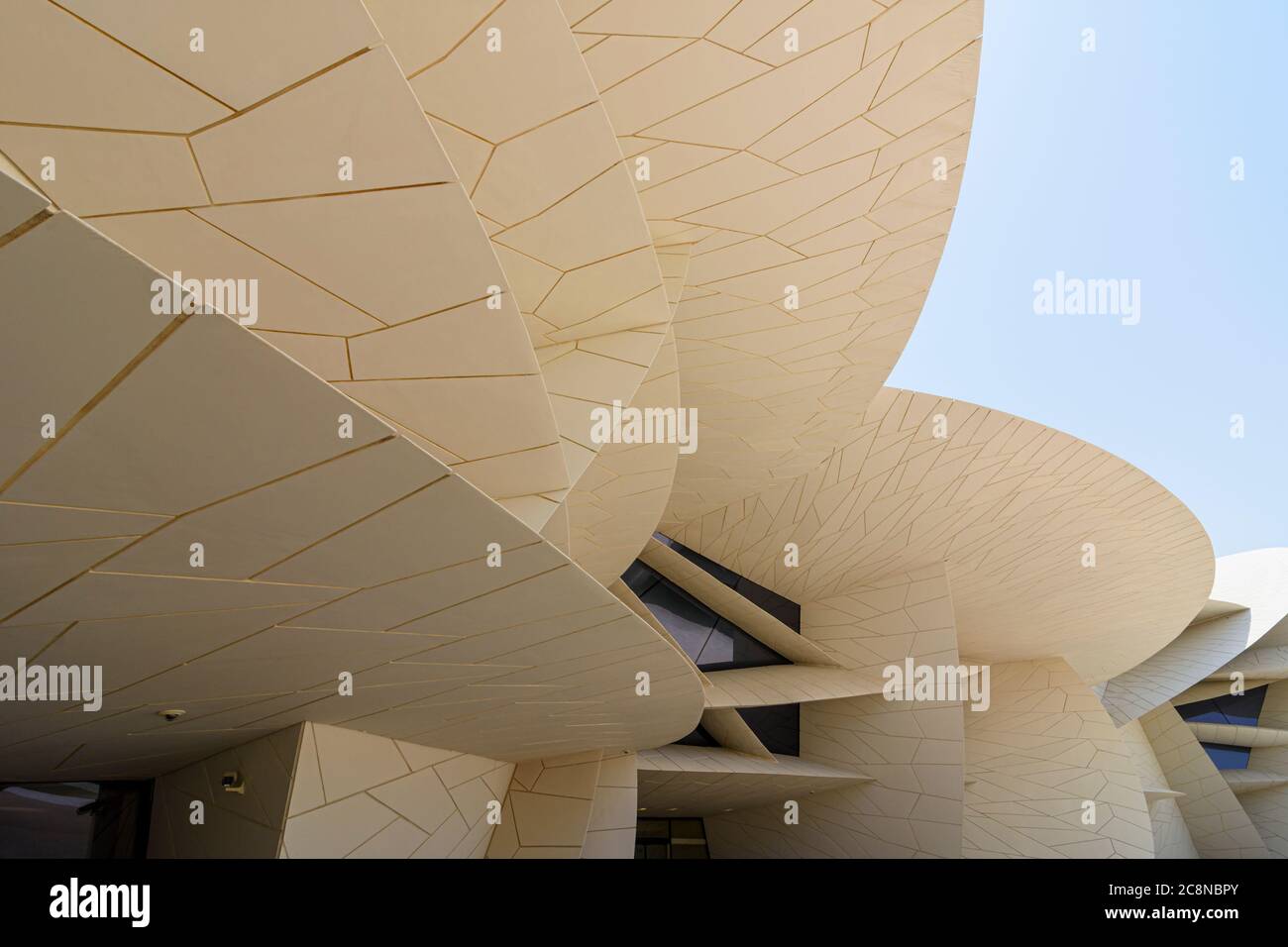 Détail des disques entrelacés de la rose du désert, site architectural du Musée national du Qatar, Doha, Qatar Banque D'Images