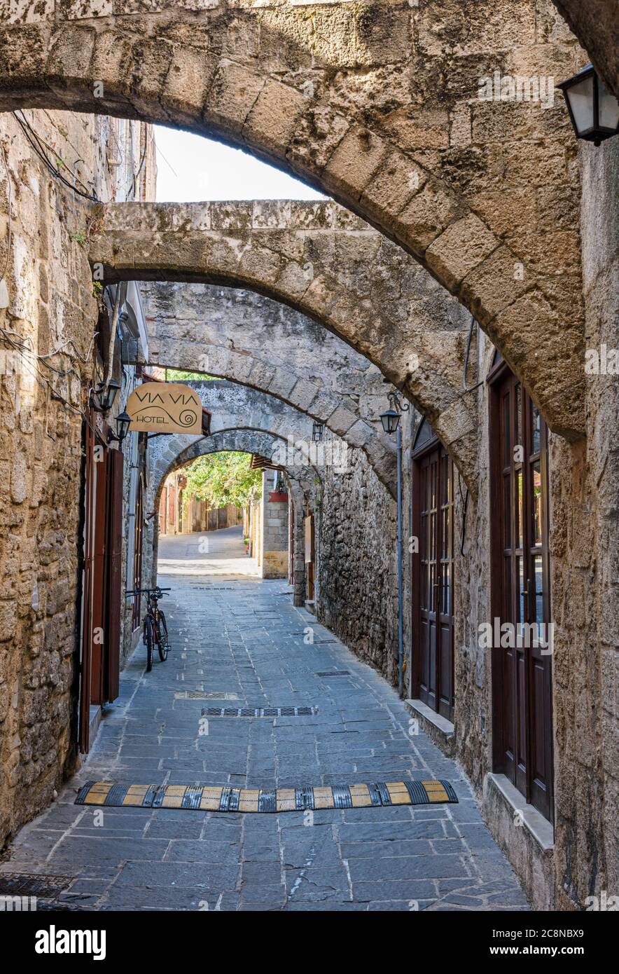 Les arcades médiévales de la vieille ville de Rhodes, île de Rhodes, Grèce Banque D'Images