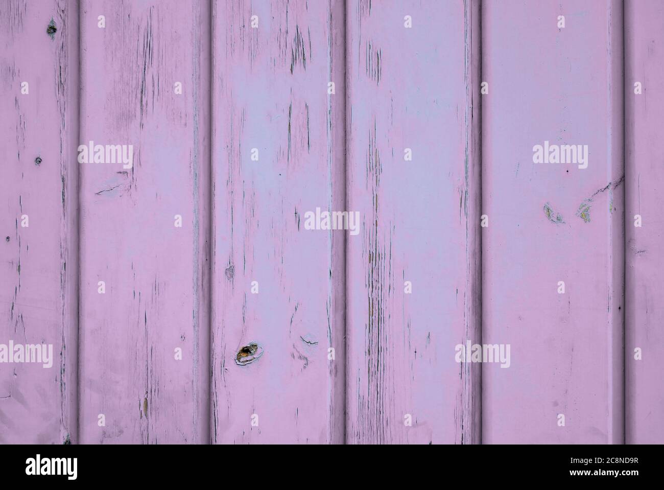 Fond violet clair de bois vieilli avec planches verticales. Banque D'Images