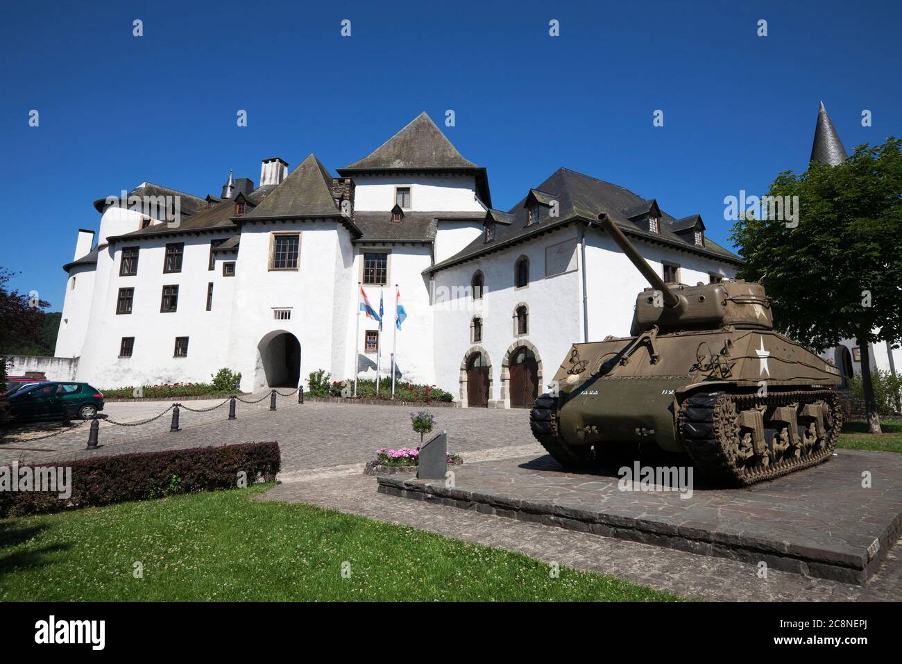 Char américain de la deuxième Guerre mondiale à l'extérieur du château musée, Clervaux, Luxembourg, Europe Banque D'Images