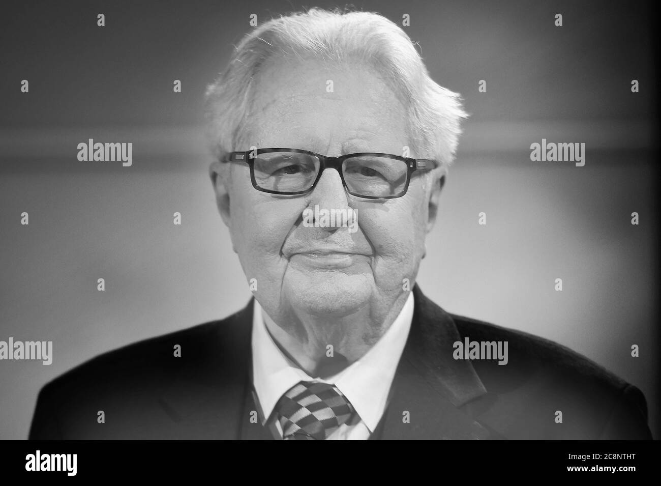 Munich, Allemagne. 26 juillet 2020. L'ancien président du SPD Hans-Jochen Vogel est mort. Il est mort à Munich à l'âge de 94 ans et est mort de la maladie de Parkinson. Archive photo: Hans Jochen VOGEL, ancien politicien SPD, image individuelle rognée, motif unique, portrait, portrait, portrait. « People at Maischberger », talk show, 10 avril 2014. Â | usage dans le monde crédit: dpa/Alay Live News Banque D'Images