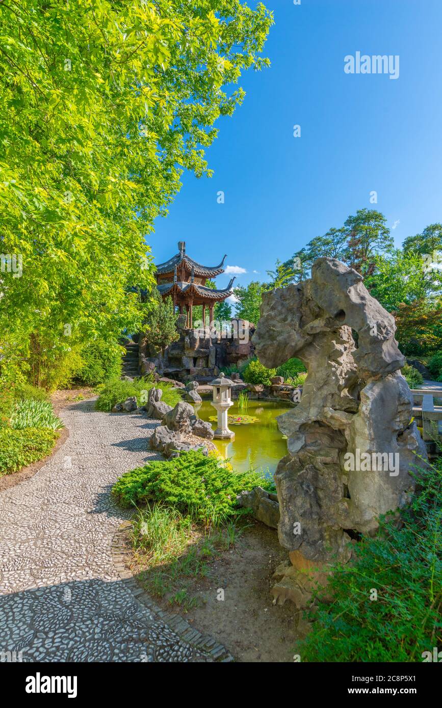 Petit mais beau jardin chinois ou chinois, centre-ville de Stuttgart, Etat fédéral du Bade-Wurtemberg, Allemagne du Sud, Europe centrale Banque D'Images