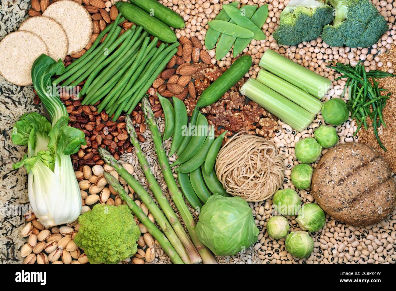 Aliments végétaliens pour une alimentation saine avec des aliments riches en protéines, vitamines, minéraux, antioxydants, oméga 3, glucides et fibres alimentaires. Banque D'Images