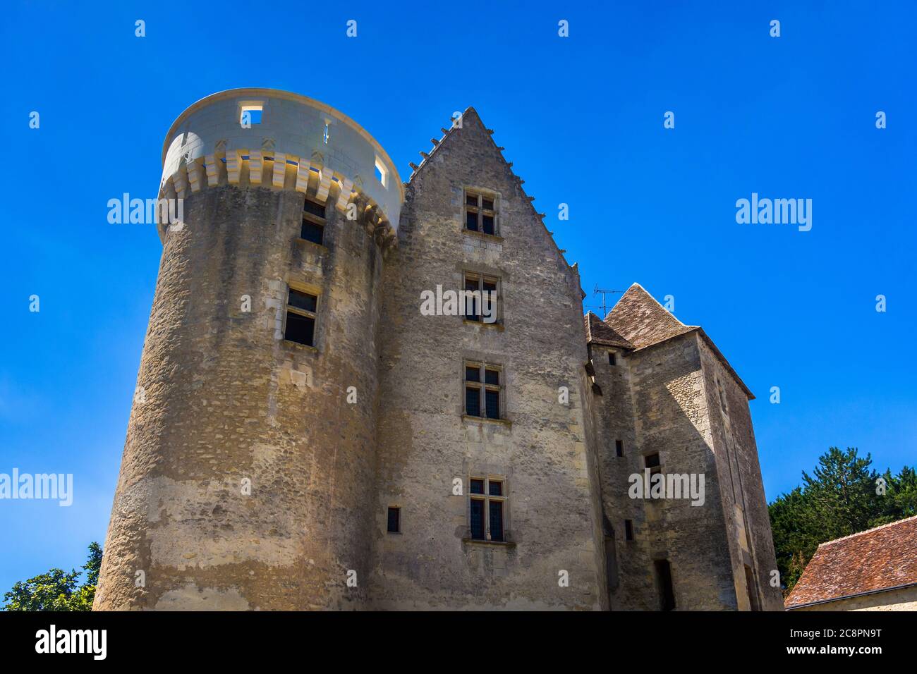 Ancien château du XIe siècle en cours de rénovation - Betz-le-Château, Indre-et-Loire, France. Banque D'Images
