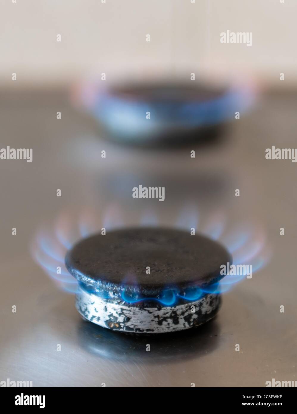 Feu de gaz sur une plaque de cuisson. Banque D'Images