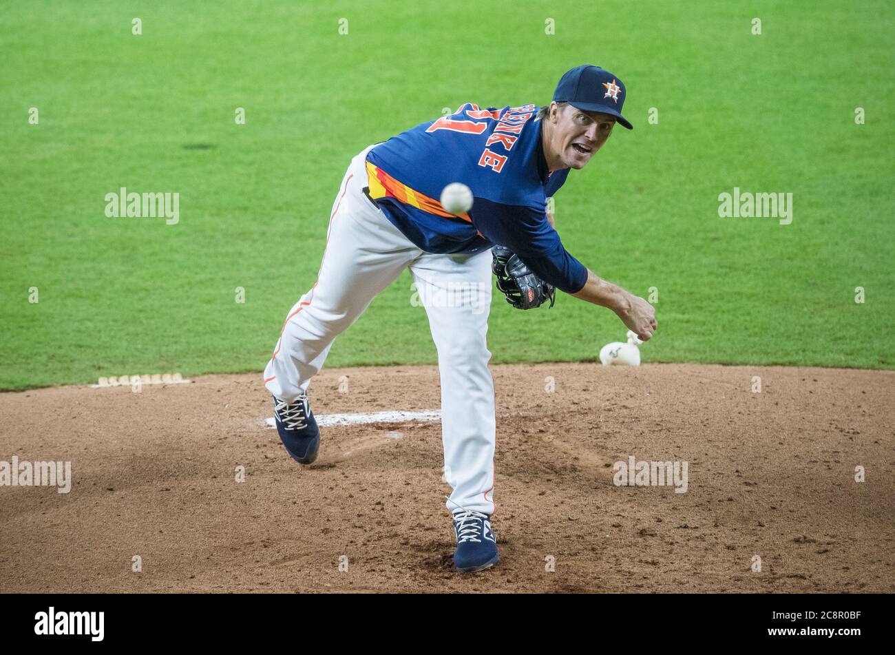 https://c8.alamy.com/compfr/2c8r0bf/houston-texas-etats-unis-26-juillet-2020-le-lanceur-de-depart-des-astros-de-houston-zack-greinke-21-lance-un-terrain-lors-du-match-de-baseball-de-la-ligue-majeure-entre-les-mariners-de-seattle-et-les-astros-de-houston-a-minute-maid-park-a-houston-texas-prentice-c-james-csm-alamy-live-news-2c8r0bf.jpg