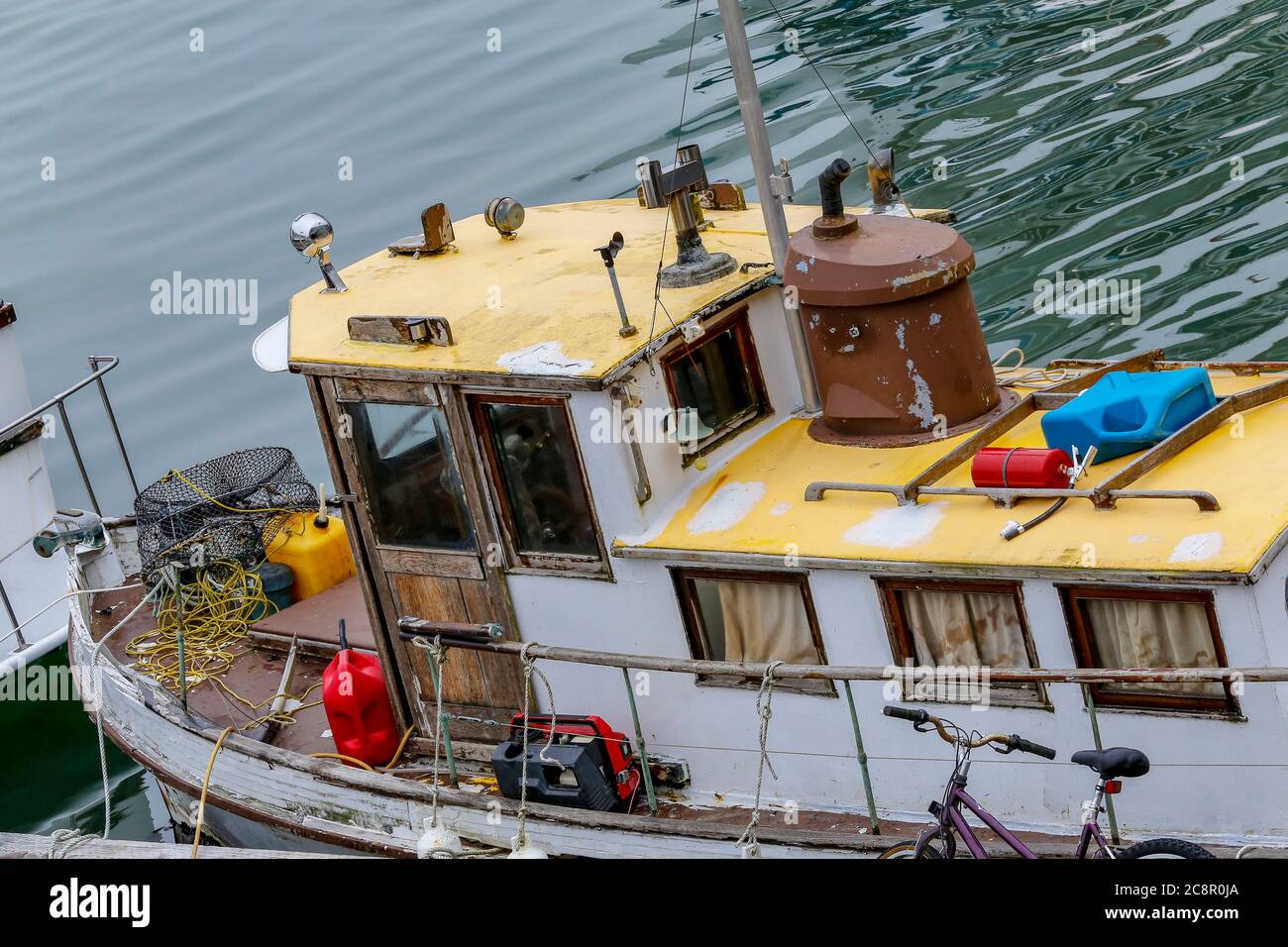 Ketchikan, Alaska - 23 juillet 2018 - bateau de pêche sur le port de Ketchikan, Alaska Banque D'Images