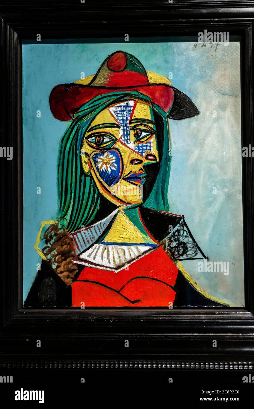 Pablo Picasso (Málaga 1881-Mougins 1973), femme en chapeau et collier de fourrure (Marie-Thérèse Walter) 1937, huile sur toile. Banque D'Images