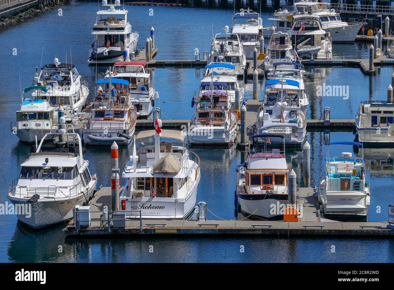 Seattle, États-Unis - 21 juillet 2018 - Yachts modernes amarrés dans le port de Seattle, États-Unis Banque D'Images
