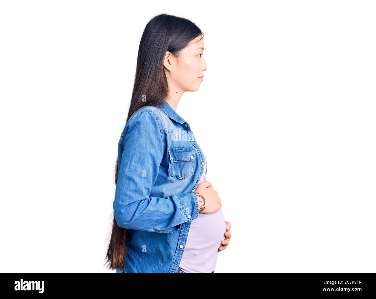 Jeune Belle Femme Chinoise Enceinte S Attendant A Bebe Regardant A Cote Detendez Vous Profil Pose Avec Visage Naturel Et Sourire Confiant Photo Stock Alamy