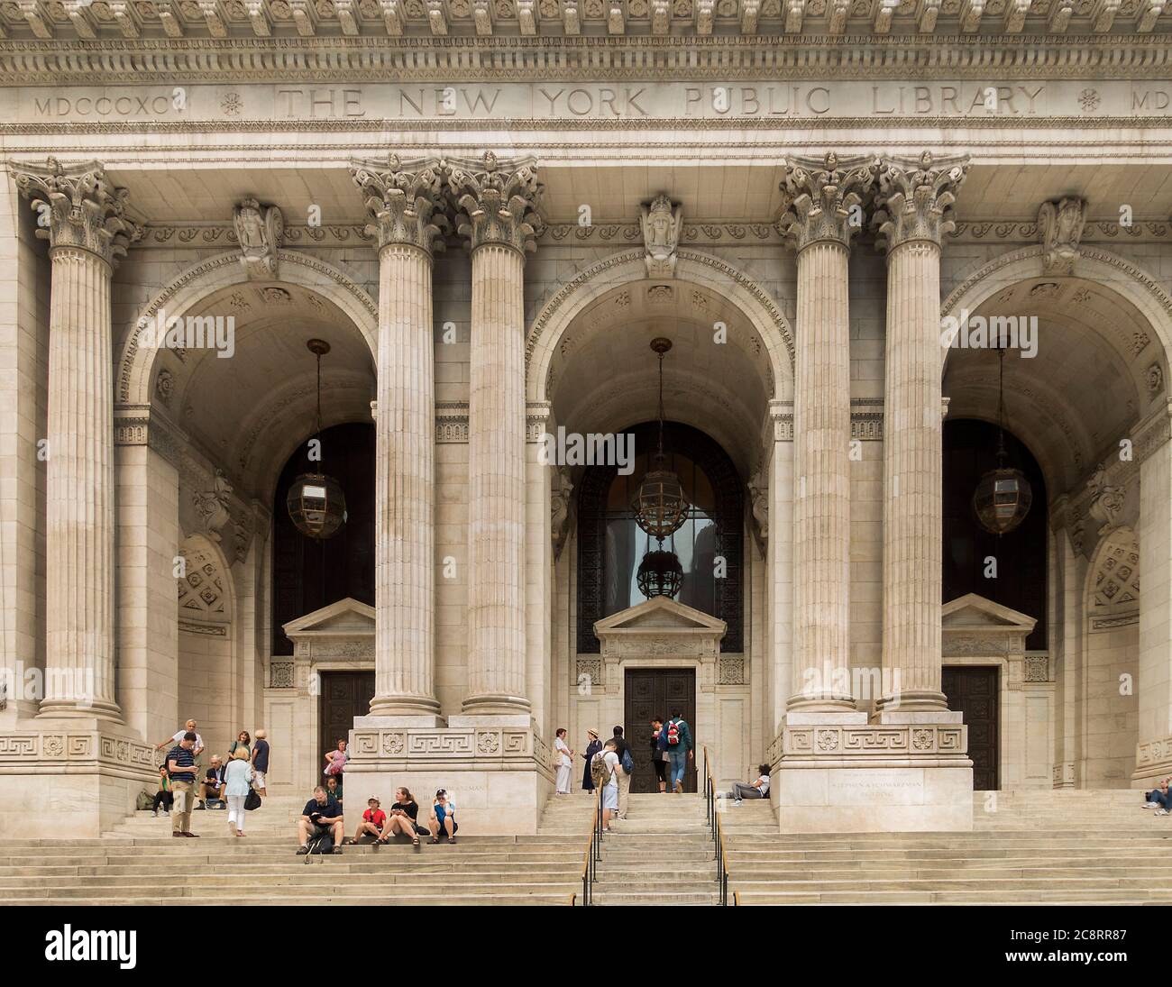 Extérieur de la bibliothèque publique de New York, Stephen A. Schwarzman Building, 5th Avenue, Manhattan, New York, Etats-Unis Banque D'Images