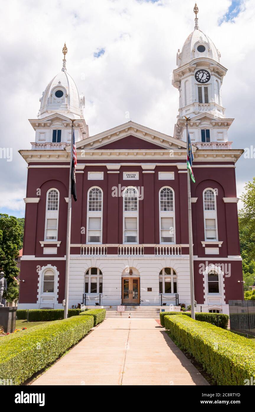 Le palais de justice du comté de Venango sur Liberty Street, construit en 1868 et inscrit au registre national des lieux historiques, Franklin, Pennsylvanie, États-Unis Banque D'Images
