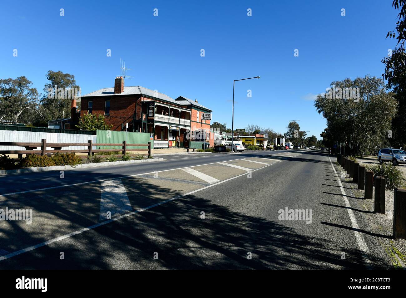 Glenrowan, Victoria. L'hôtel Glenrowan et vue sur Gladstone Street à Glenrowan Banque D'Images