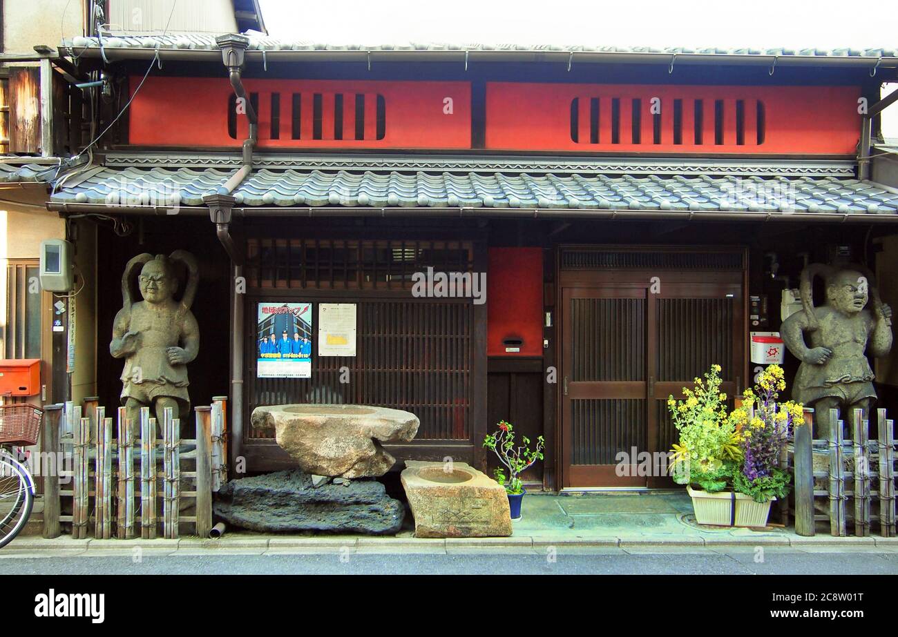 'Kyomachiya, maisons urbaines traditionnelles en bois typiques de l'ancienne ville de Kyoto Banque D'Images